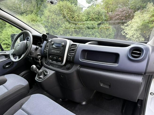 Opel Vivaro Bardzo dobry stan, Mały przebieg, 2 x drzwi przesuwne.