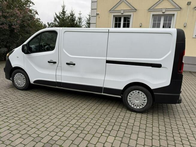 Opel Vivaro Bardzo dobry stan, Mały przebieg, 2 x drzwi przesuwne.