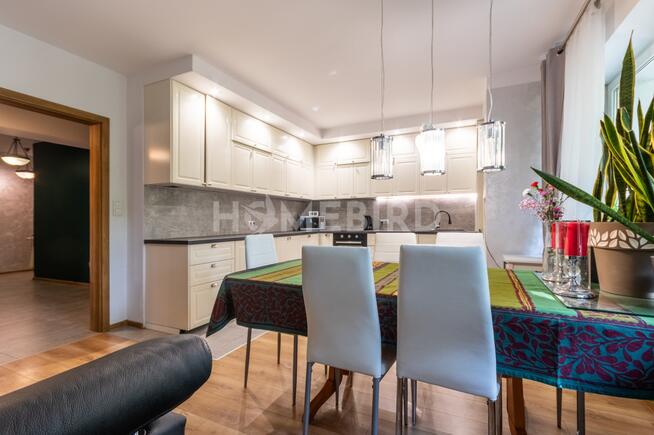 Funkcjonalny lokal usługowy z wygodnym mieszkaniem