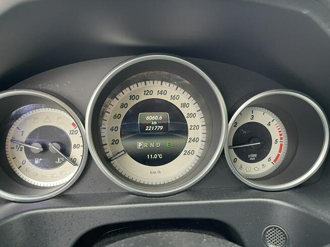 Mercedes E 250 AMG Line 4Matic Skóra Automat Kamera Podgrzewanie HAK