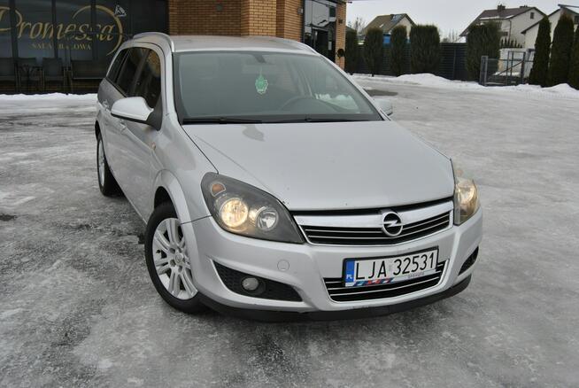 Opel Astra Zarejestrowany- ważne opłaty , klimatyzacja , gotowy do jazdy.