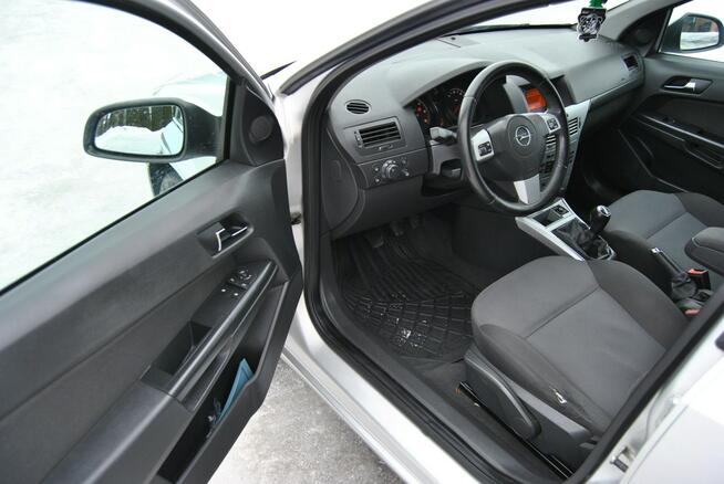 Opel Astra Zarejestrowany- ważne opłaty , klimatyzacja , gotowy do jazdy.