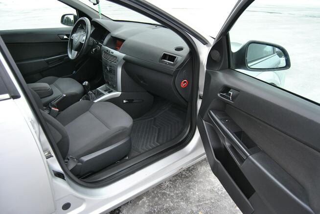 Opel Astra Zarejestrowany- ważne opłaty , klimatyzacja , gotowy do jazdy.
