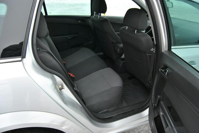 Opel Astra Zarejestrowany- ważne opłaty , klimatyzacja , gotowy do jazdy.