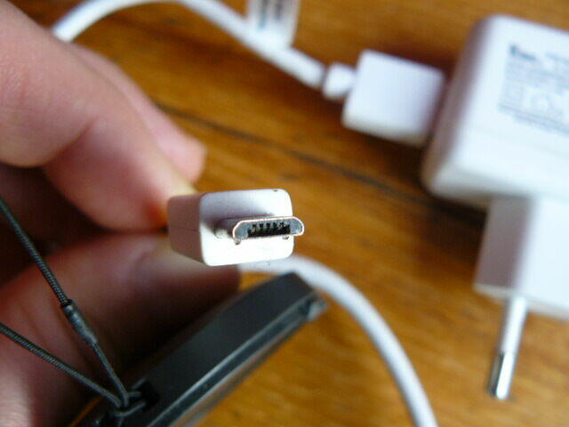 Ladowarka z kablem 10 zl