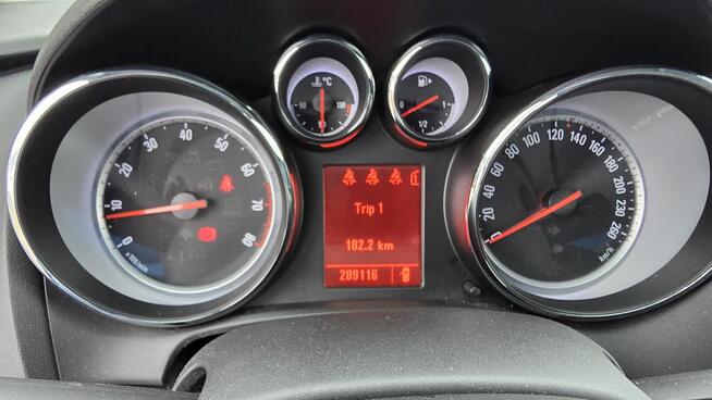 Opel Astra J 1,4 Turbo 140PS SPORT NAVI AUX Bluetooth Alu19