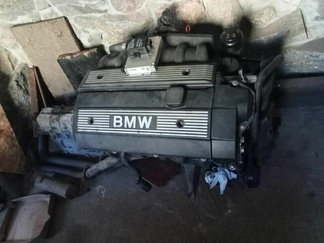 Silnik Bmw M52B28
