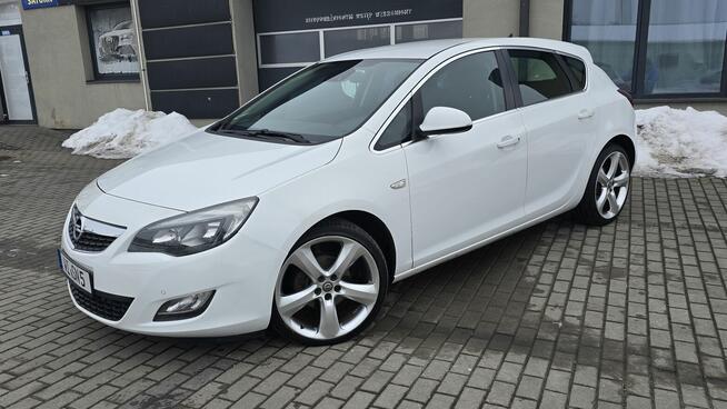 Opel Astra J 1,4 Turbo 140PS SPORT NAVI AUX Bluetooth Alu19