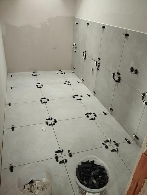 Fliziarz glazurnik oferuje swoje usługi wykończenia wnętrz