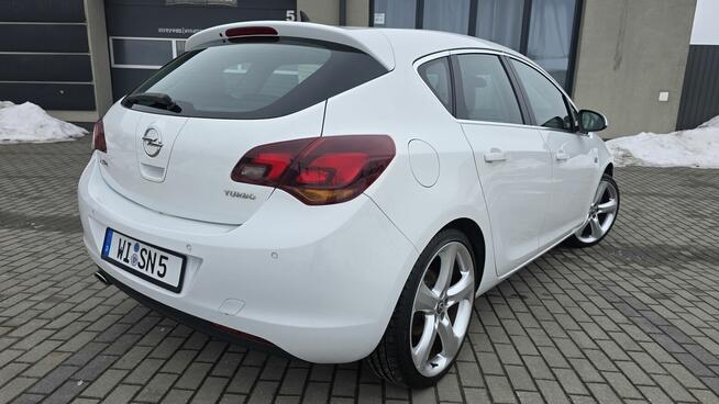 Opel Astra J 1,4 Turbo 140PS SPORT NAVI AUX Bluetooth Alu19