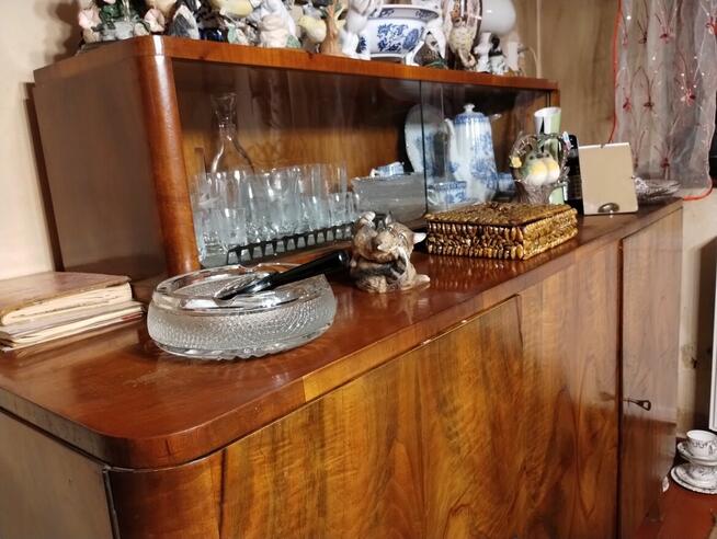 Sprzedam szeroki, niski stary kredens z witryną