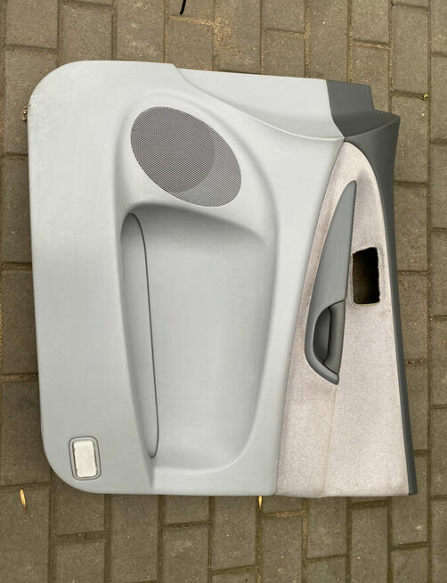 Boczki przednie Toyota Previa 2000 r