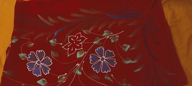 Ozdobna chusta - prezent w ładnym pudełku