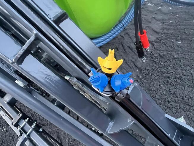 Opryskiwacz zawieszany