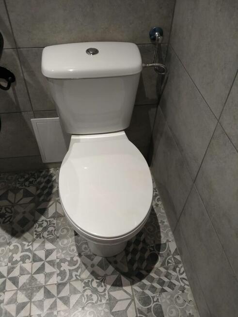 Odnowiona kawalerka.I piętro.Bdb lokalizacja.Bezczynszowa