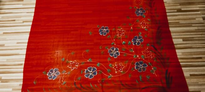 Ozdobna chusta - prezent w ładnym pudełku