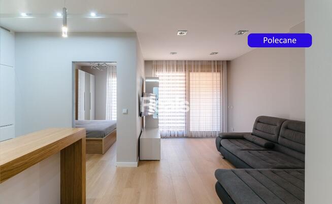 Z parkingiem i komórką