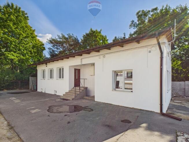 Wolnostojący budynek usługowy