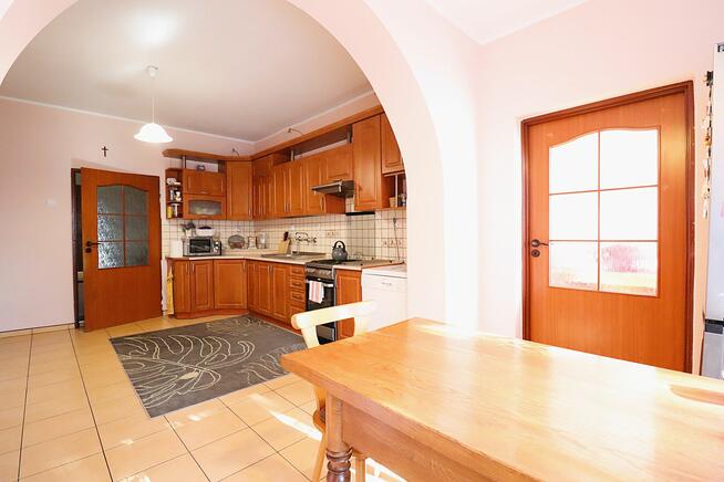 Dom z czerwonej cegły