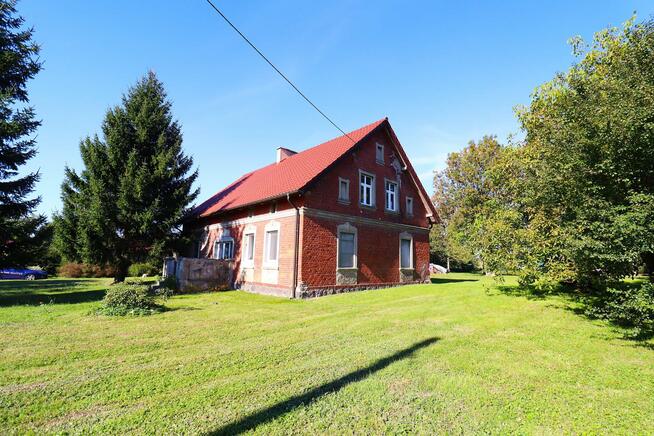 Dom z czerwonej cegły