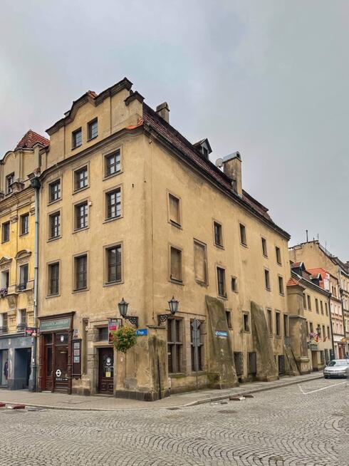 Narożna kamienica przy ul. Długiej 6