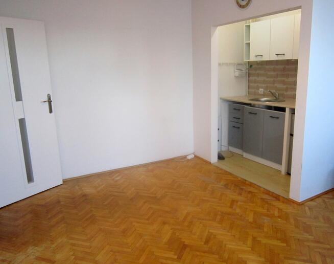 Kawalerka na inwestycje przy metrze !