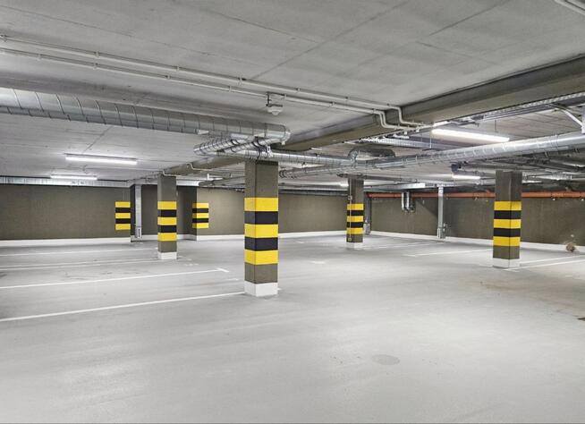 Duży salon, 3 lub 4 pokoje, balkon, kameralnie