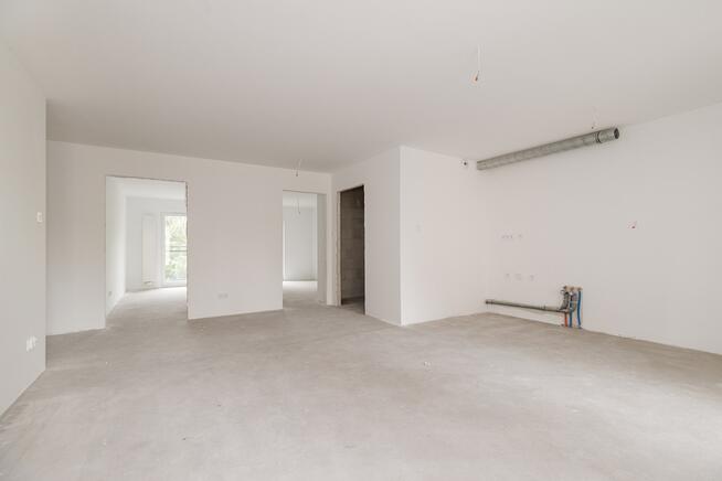 Duży salon, 3 lub 4 pokoje, balkon, kameralnie