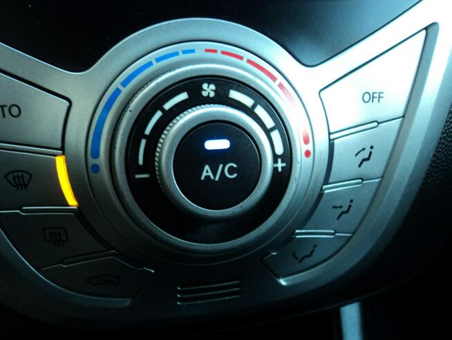 sprzedam ładnego HYUNDAIA IX20 z 2014r 1.4 B 90 KM salon polska,serw