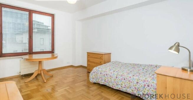 5-pokojowe mieszkanie na Woli