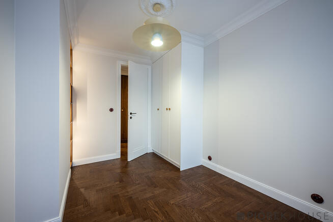 PIĘKNY, NOWY apartament w odnowionym budynku !