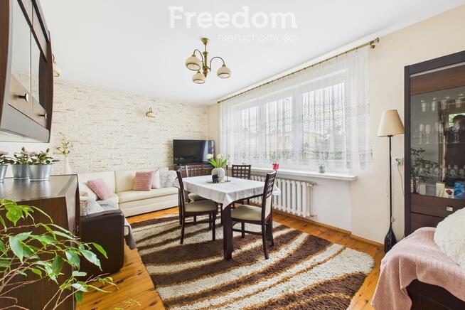 Dom z ogrodem i tarasem w spokojnej okolicy.