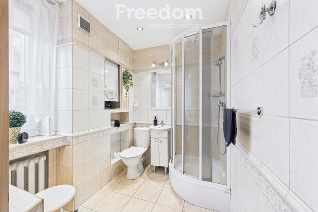 Dom z ogrodem i tarasem w spokojnej okolicy.