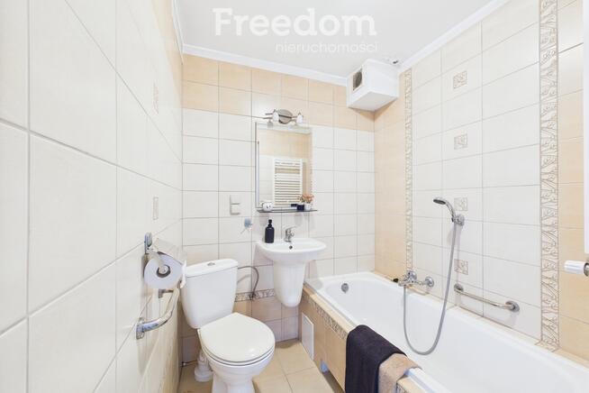 Dom z ogrodem i tarasem w spokojnej okolicy.