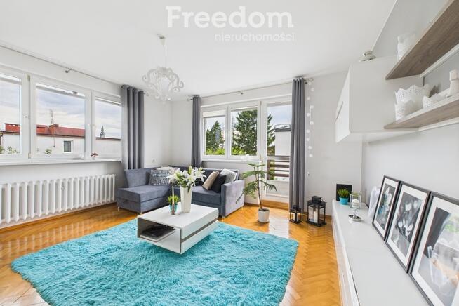 Dom z ogrodem i tarasem w spokojnej okolicy.