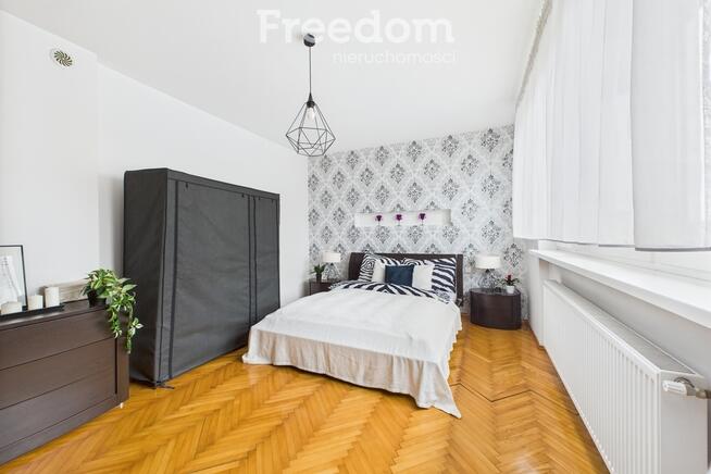 Dom z ogrodem i tarasem w spokojnej okolicy.