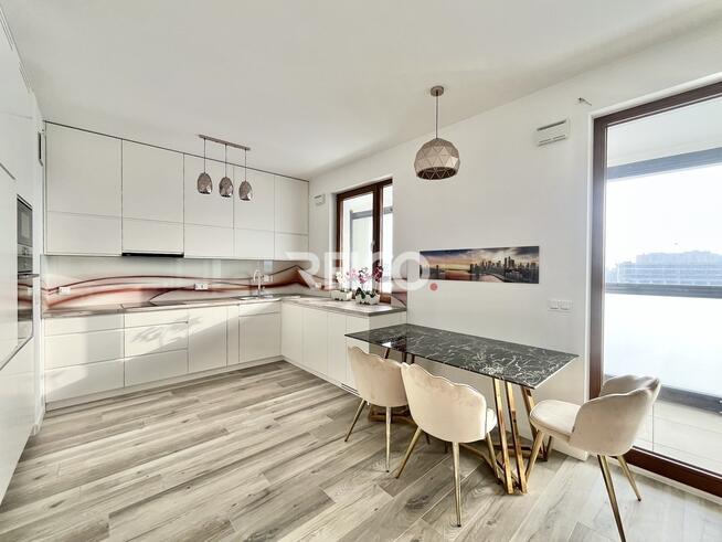 Do życia/ jako inwestycja w sercu nowoczesnej Woli