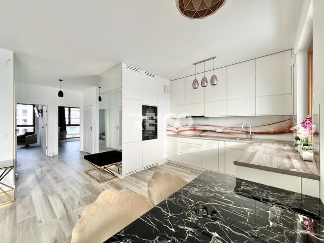 Do życia/ jako inwestycja w sercu nowoczesnej Woli