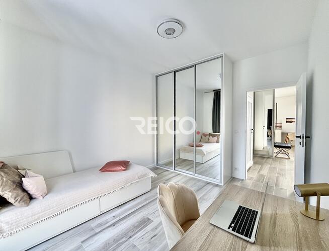 Do życia/ jako inwestycja w sercu nowoczesnej Woli