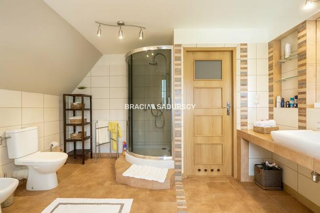 Dom Libertów gm. Mogilany, Spacerowiczów