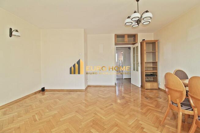 BLISKO RONDA WIATRACZNA W NISKIM BUDYNKU CICHE