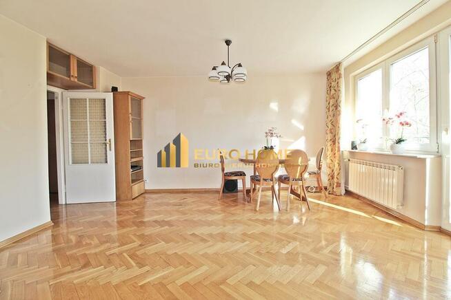 BLISKO RONDA WIATRACZNA W NISKIM BUDYNKU CICHE