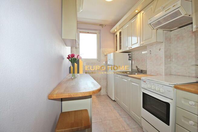 BLISKO RONDA WIATRACZNA W NISKIM BUDYNKU CICHE