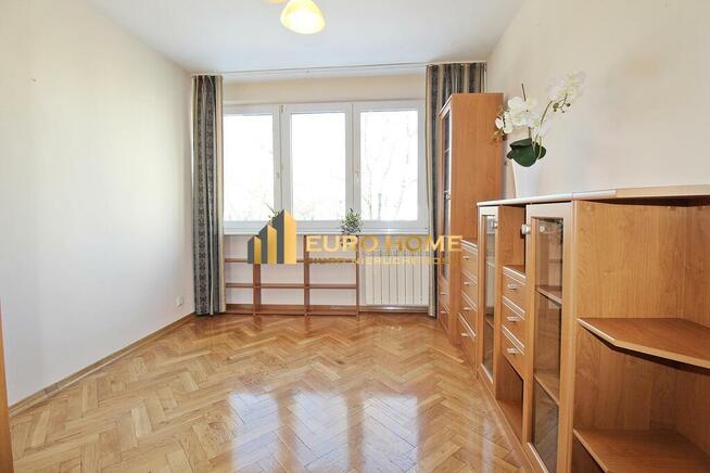 BLISKO RONDA WIATRACZNA W NISKIM BUDYNKU CICHE