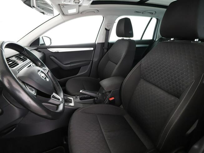 Škoda Octavia DSG bi-xenon panorama navi klima auto czujniki parkowania hak