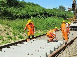 KRAKÓW- Prace fizyczne przy torowiskach