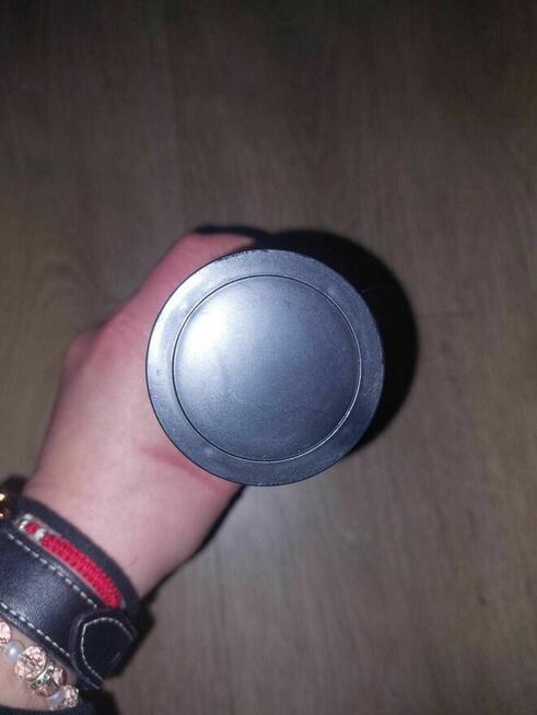 śliczne białe młynki na bateriedo soli i pieprzu