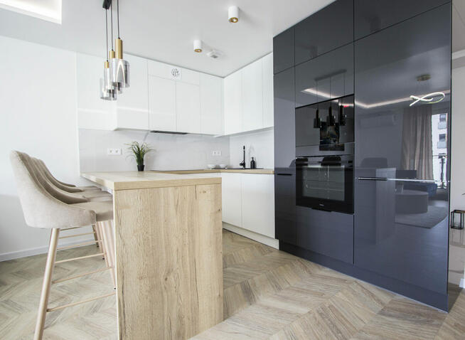 Komfortowe 60 m² z balkonem parking klima Centrum