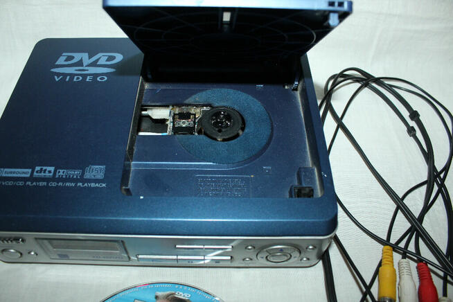 Odtwarzacz DVD AIWA XD-DV170 + film Wiatr