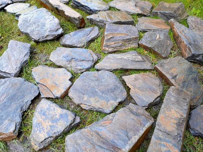 Kamień murowy mniejszy (solidny łupek szarogłazowy)